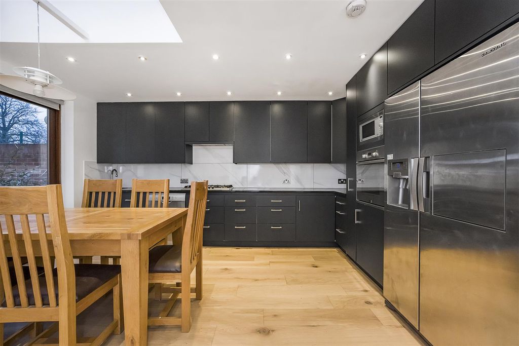 Property photo 3 of 20 3