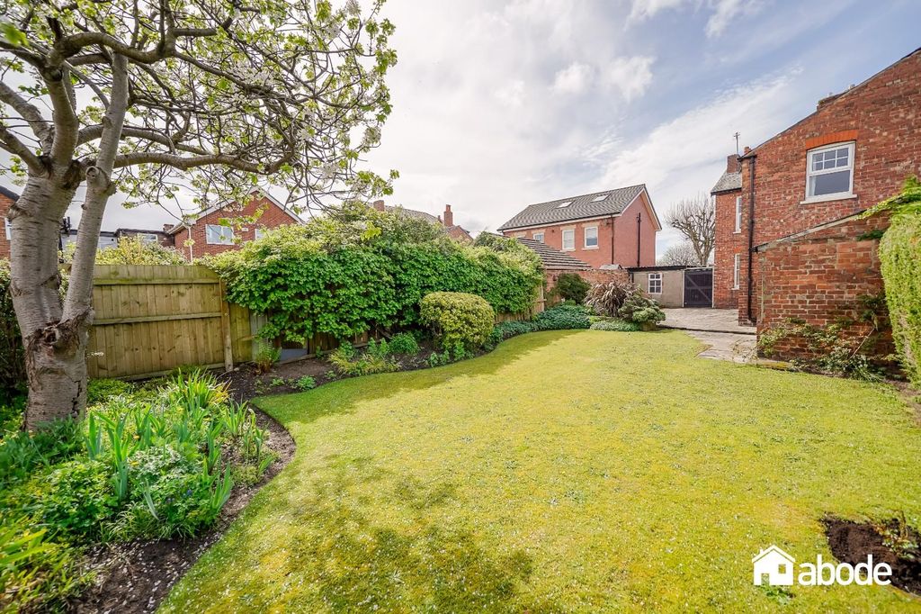 Property photo 2 of 24