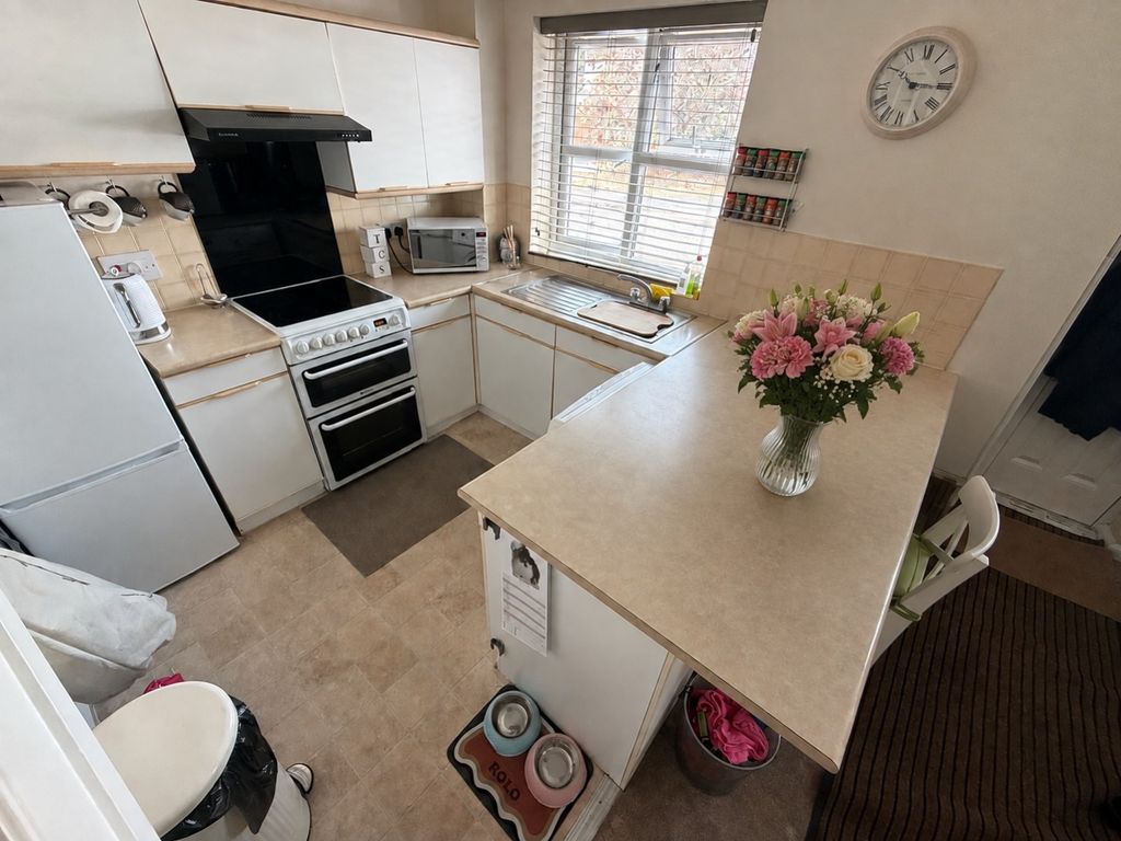 Property photo 3 of 6 Kitchen