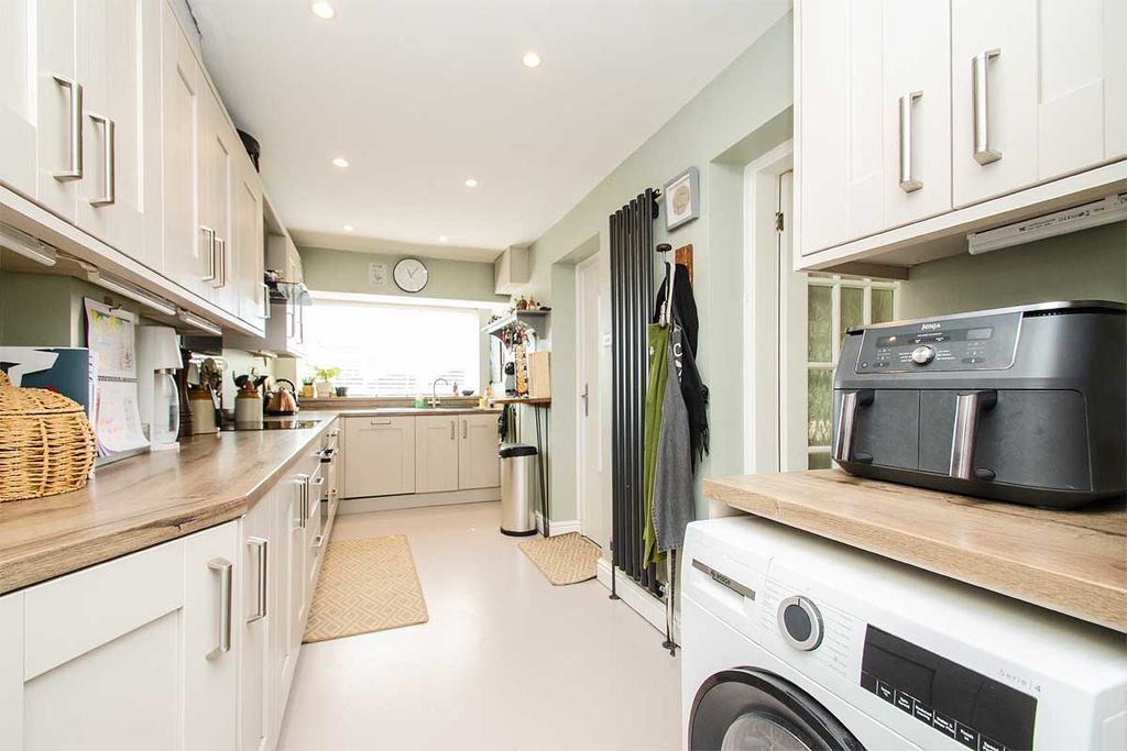 Property photo 3 of 32 Photo 19