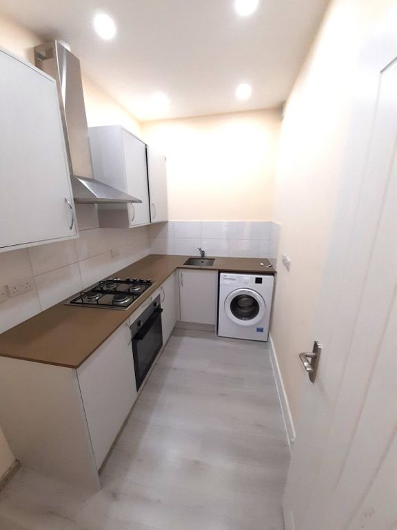 Property photo 1 of 5 2 Bed Flat On High Street, Southall Ub1