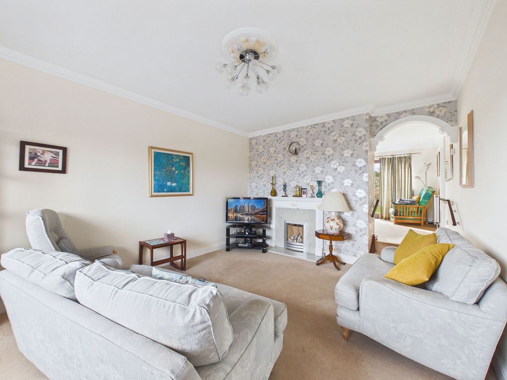 Property photo 2 of 28