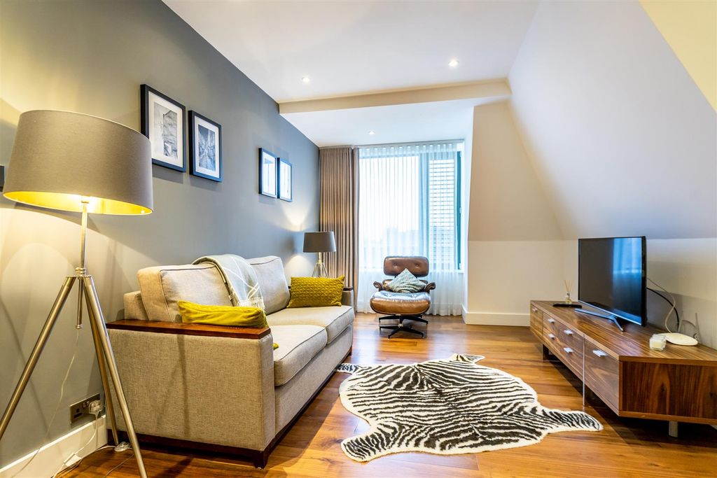 Property photo 2 of 19 Castle Chambers_26-2.Jpg