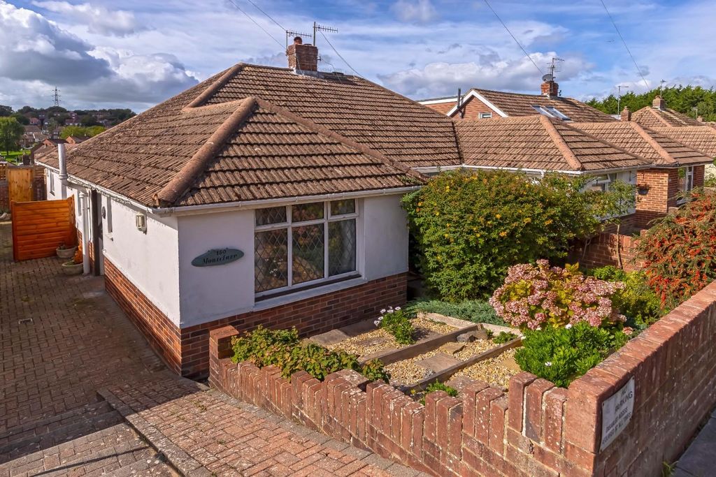 Property photo 1 of 16 Southdown Rd_16.Jpg