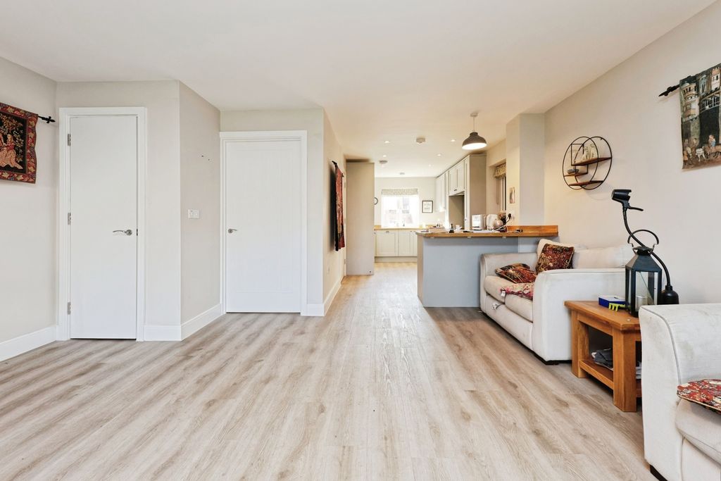 Property photo 3 of 17 Pbox-Img.Jpg