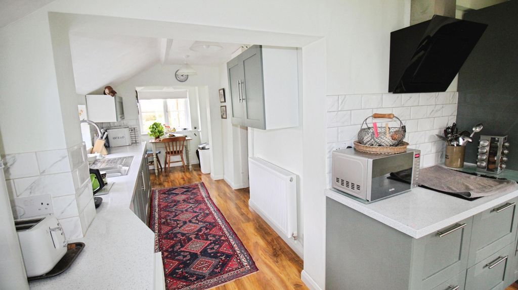 Property photo 2 of 20 Kitchen.