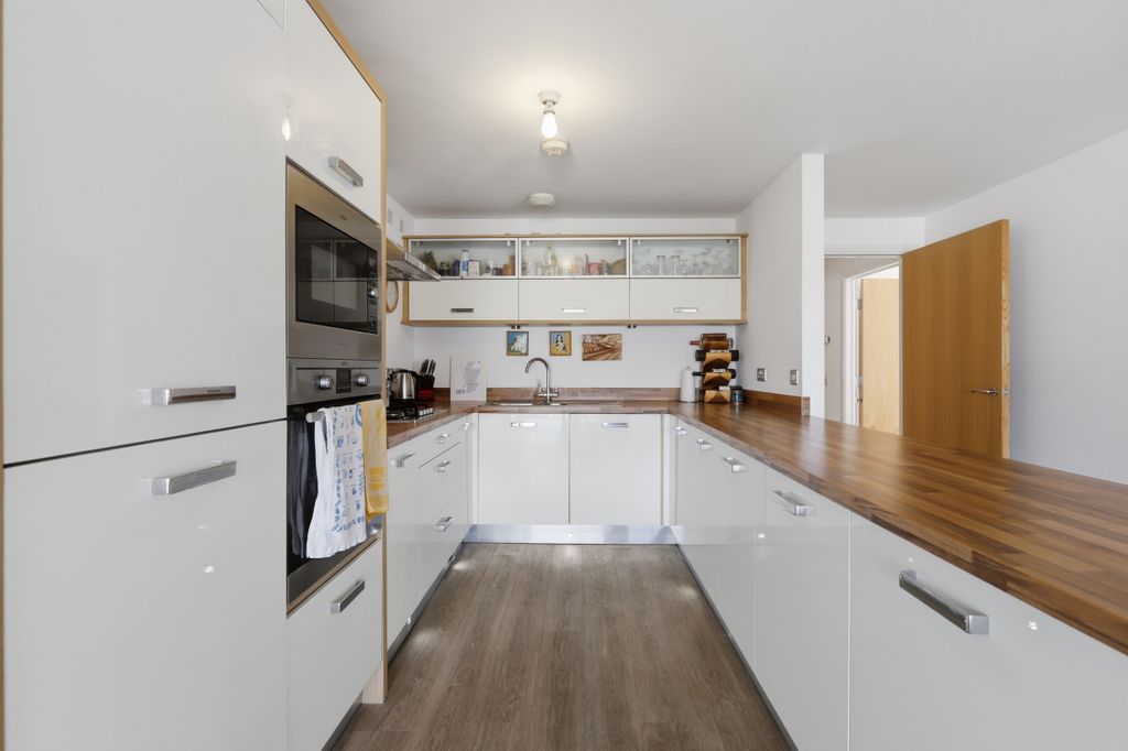 Property photo 3 of 33