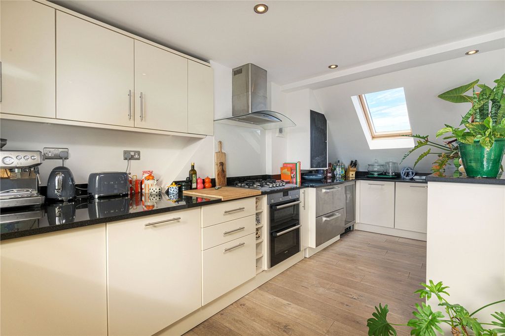 Property photo 3 of 18 Kitchen