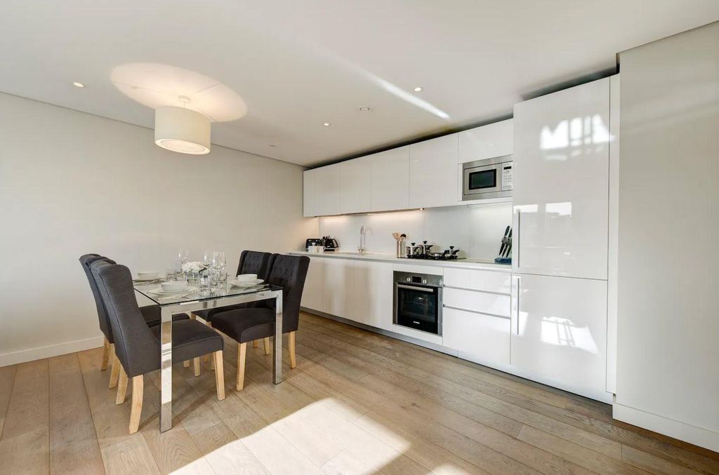 Property photo 1 of 8 Kitchen