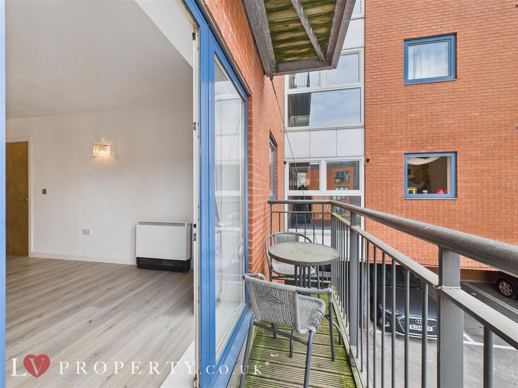 Property photo 3 of 12 Cam05016G0-Pr0065-St