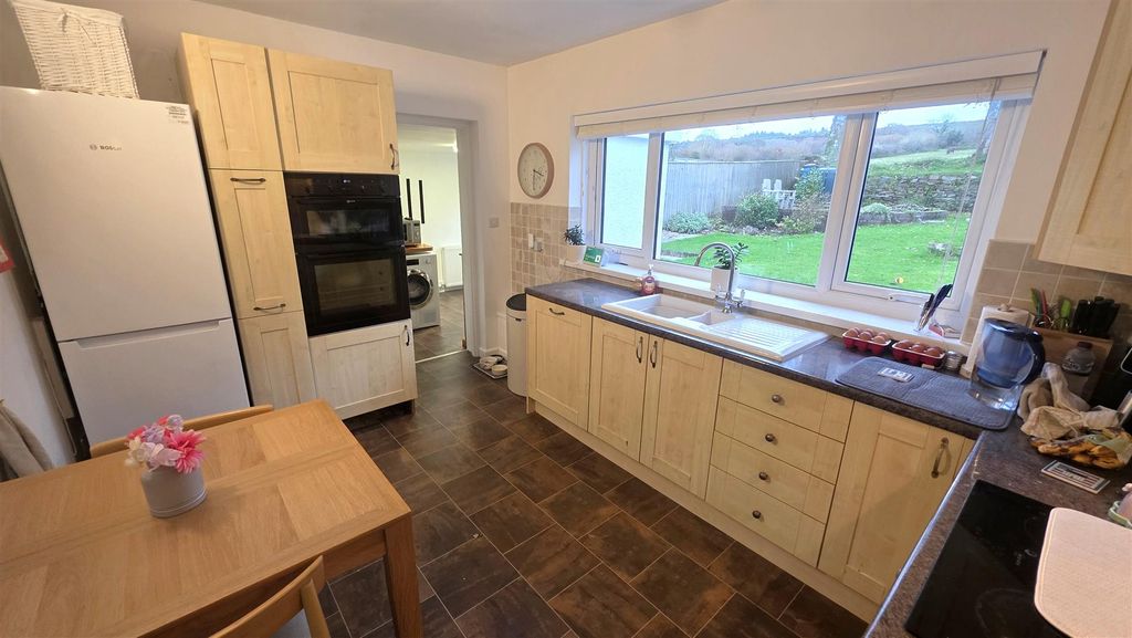 Property photo 3 of 12 Kitchen.Jpg