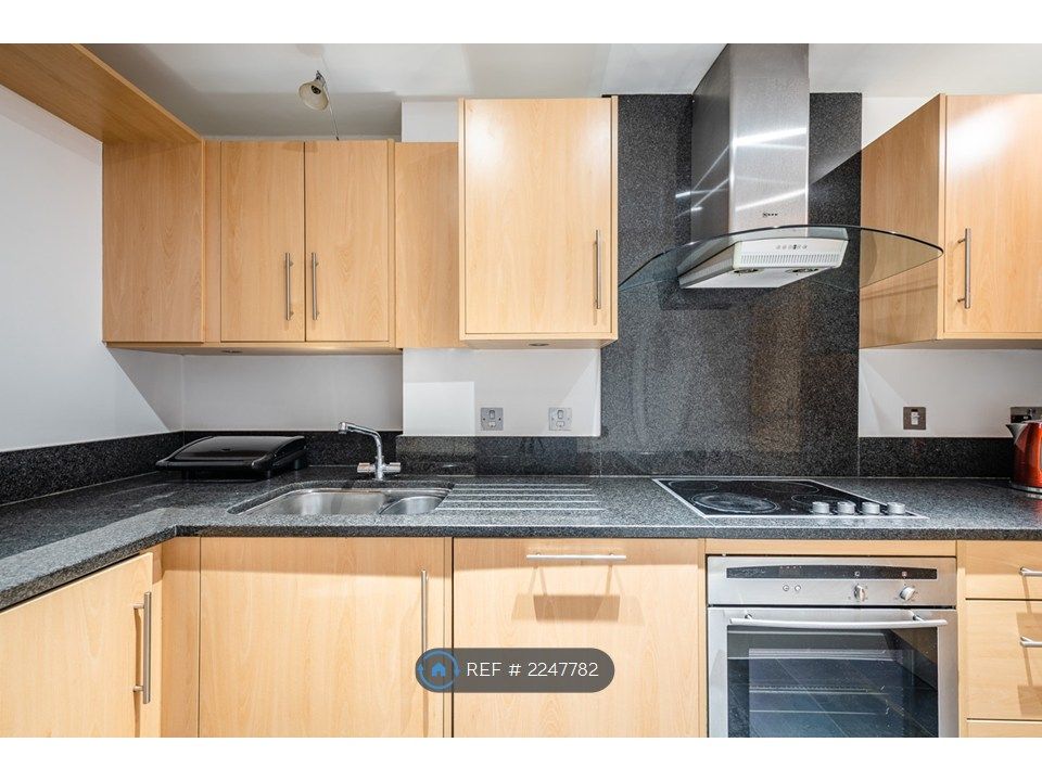 Property photo 3 of 10 Kitchen