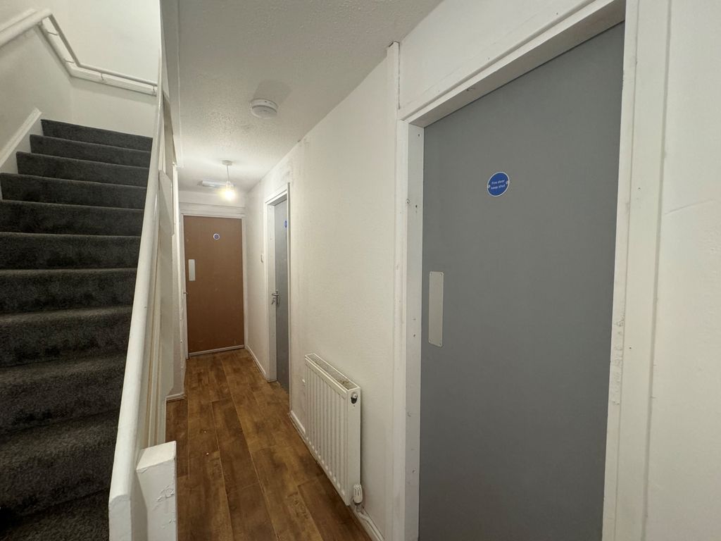 Property photo 2 of 8 Hallway