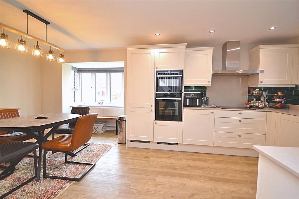 Property photo 2 of 17 29 (4).Png