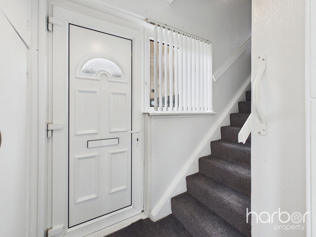 Property photo 2 of 15 5217404
