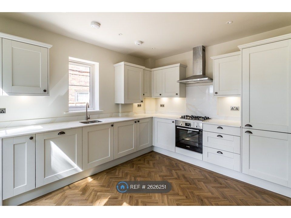 Property photo 3 of 13 Kitchen