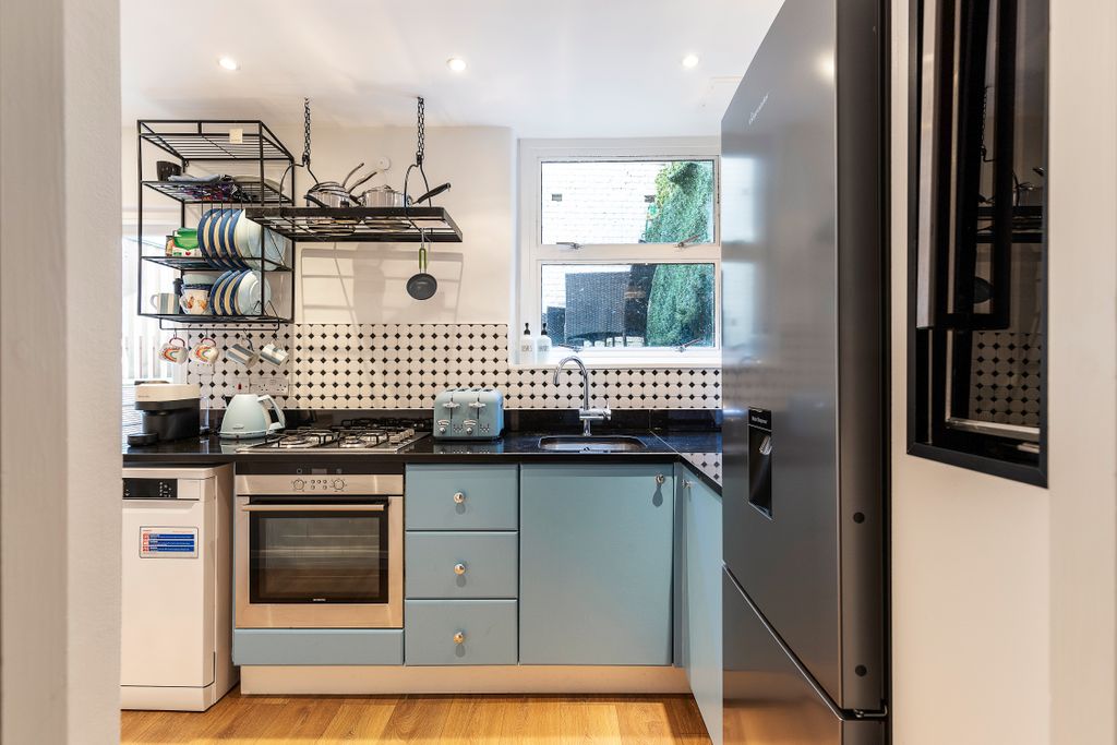 Property photo 2 of 26