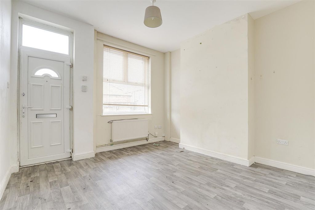 Property photo 3 of 12 01.Jpg