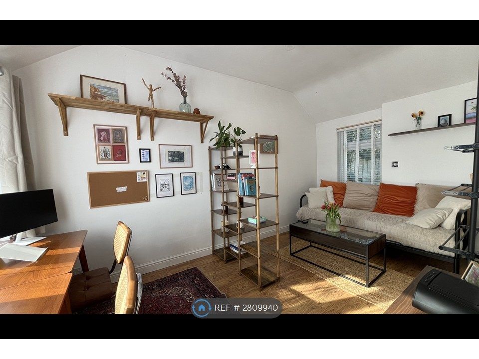 Property photo 1 of 18 Bedroom Downstairs / Office