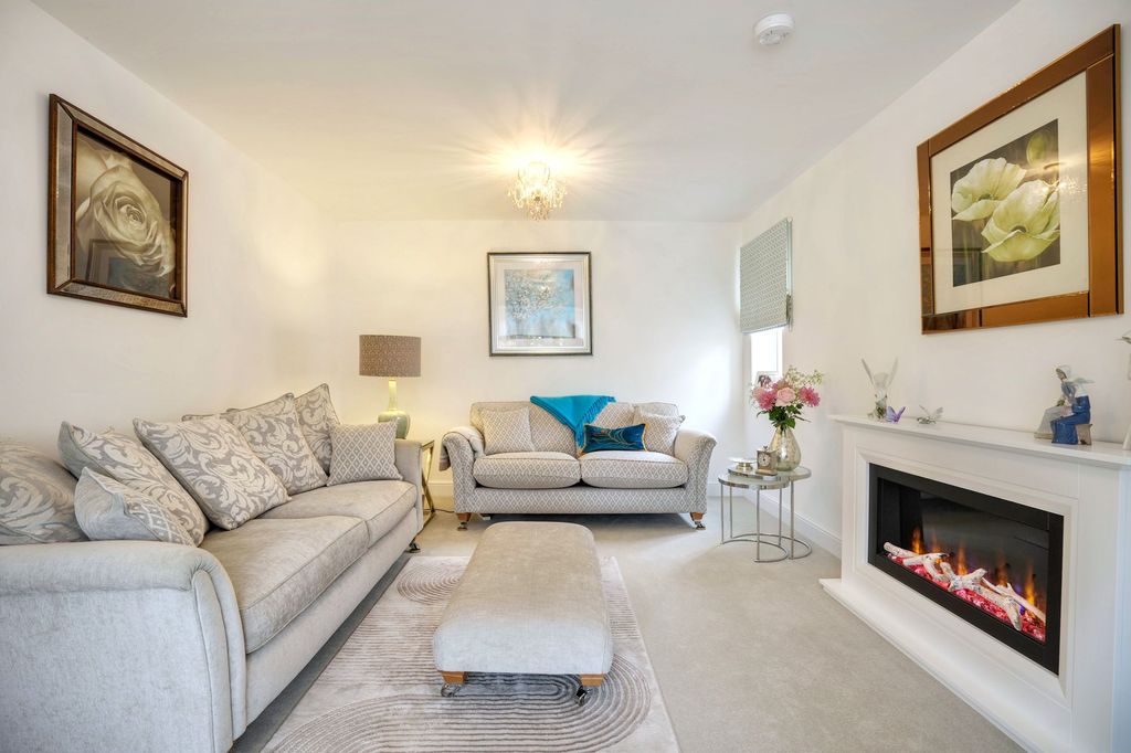 Property photo 3 of 28