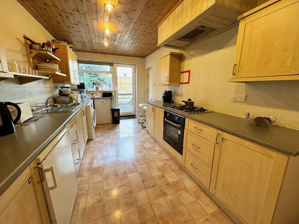 Property photo 1 of 6 Kitchen