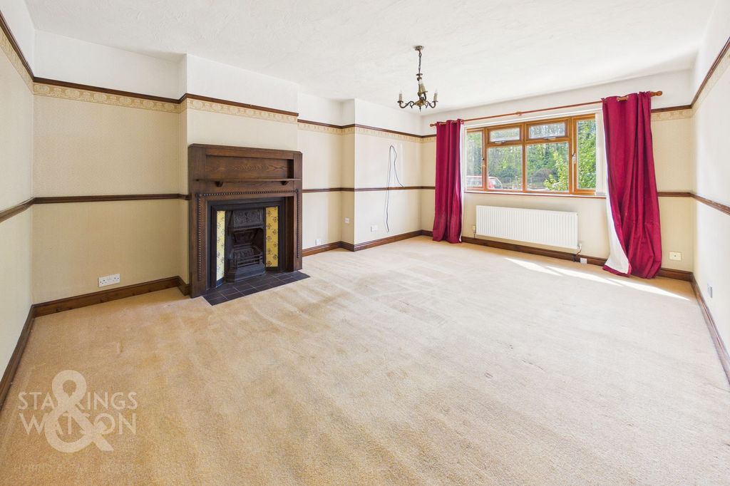 Property photo 2 of 27