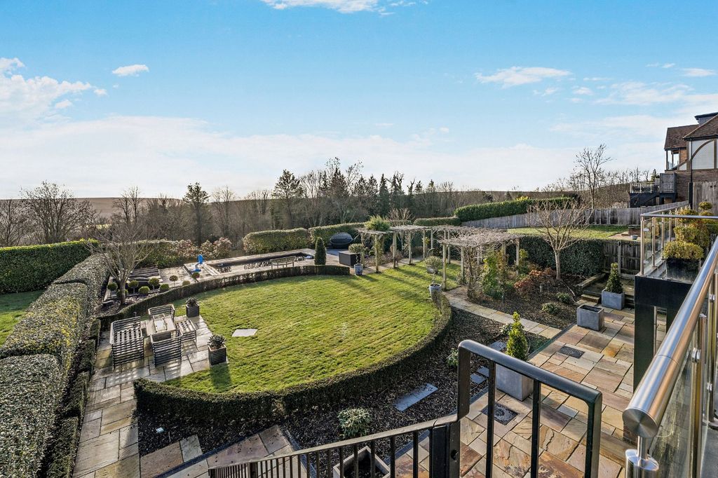 Property photo 3 of 32 Garden