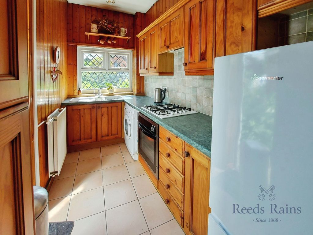 Property photo 3 of 17 Kitchen