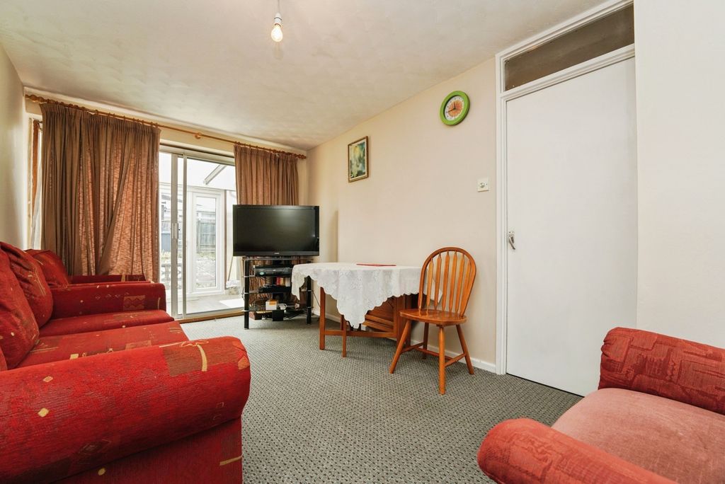 Property photo 3 of 15 Photo