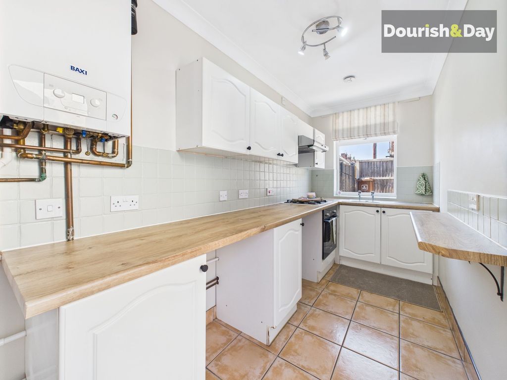Property photo 3 of 8 Kitchen