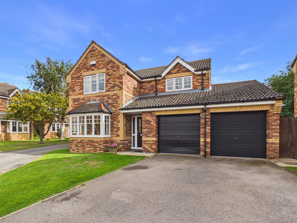 Property photo 1 of 15 Vicarage Walk - Main Photo