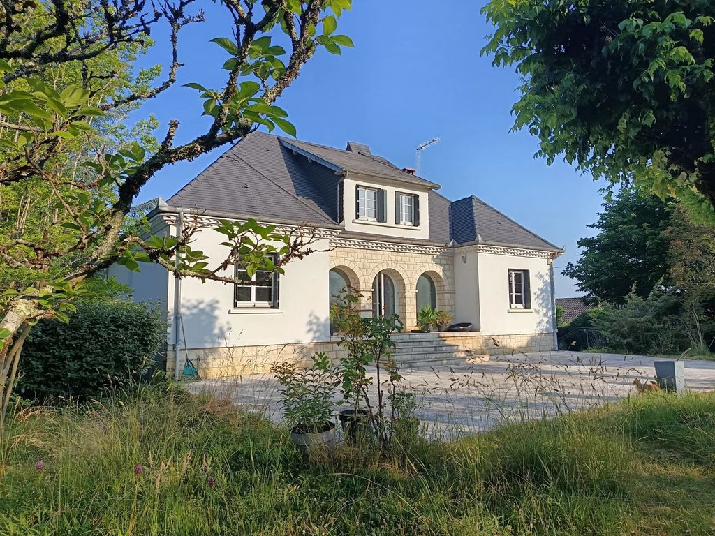 Property photo 1 of 25 Stunning Architect-Designed House In A Desirable Neighborhood