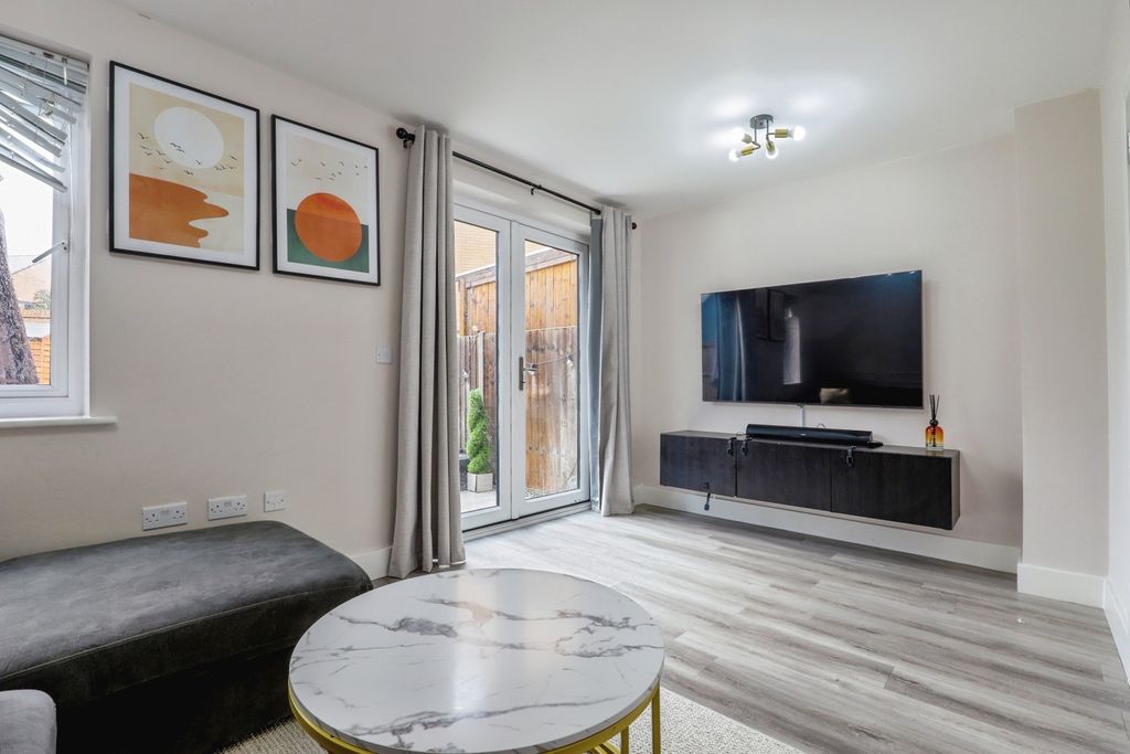 Property photo 2 of 19 Pbox-Img.Jpg