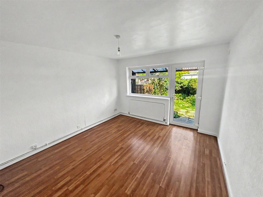Property photo 2 of 7 Lounge