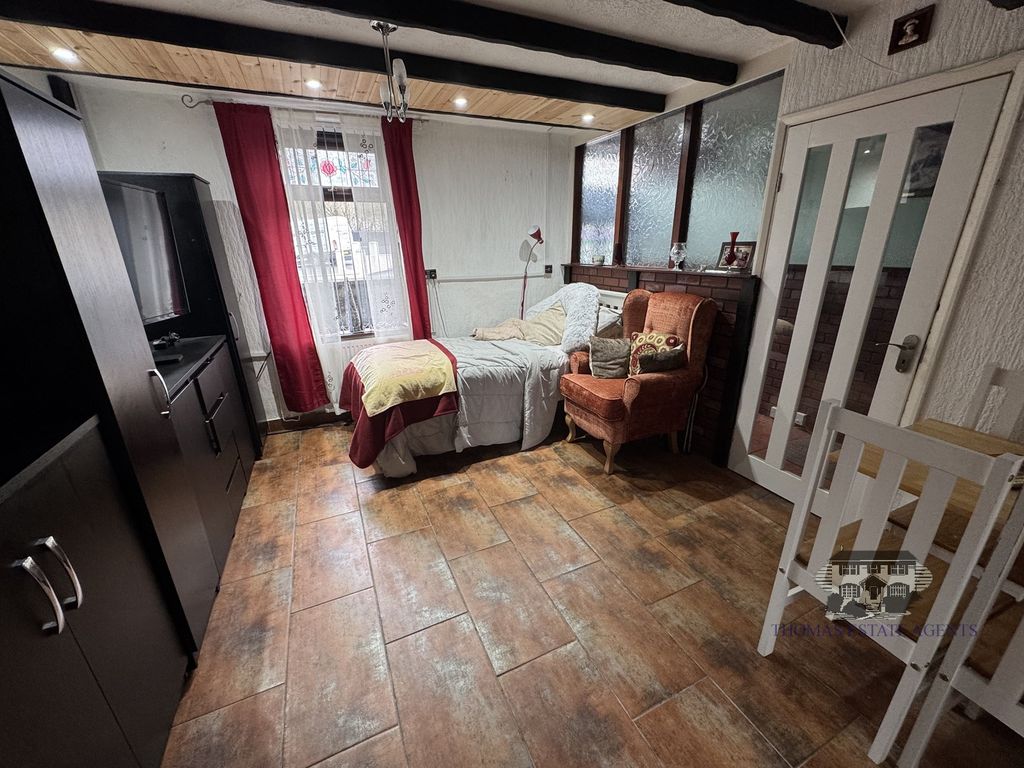 Property photo 2 of 17 Front Lounge