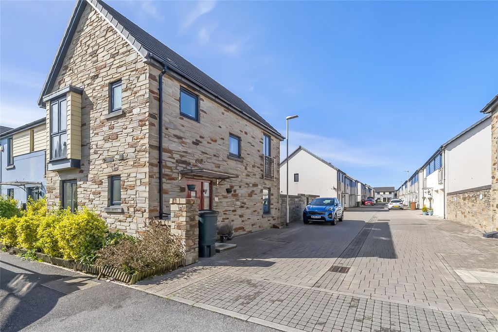Property photo 1 of 17 1 - Picture No. 01