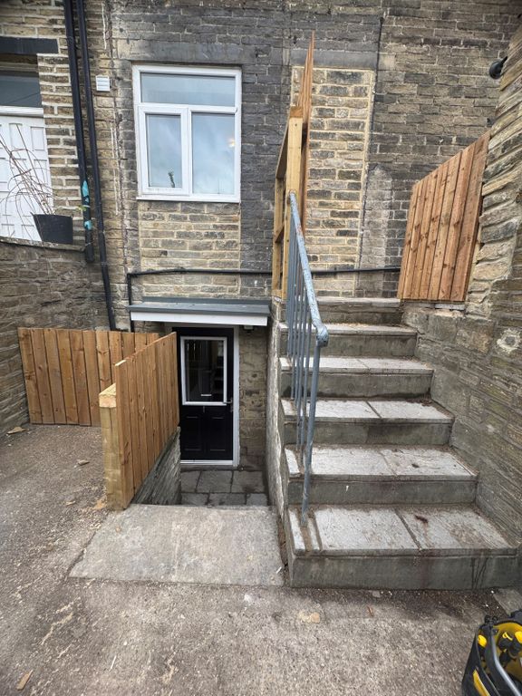 Property photo 1 of 7 Delightfull 2 Bed Basement Flat To Let Situated In The Popular Area Of Shipley (Bd18)