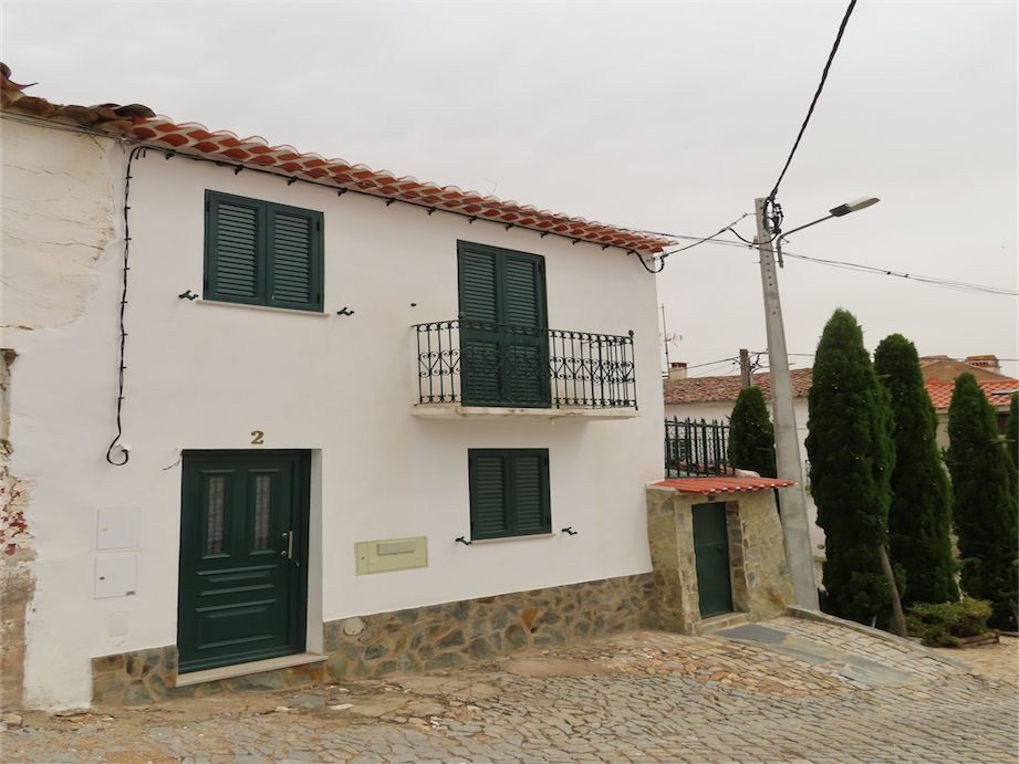Property photo 2 of 32