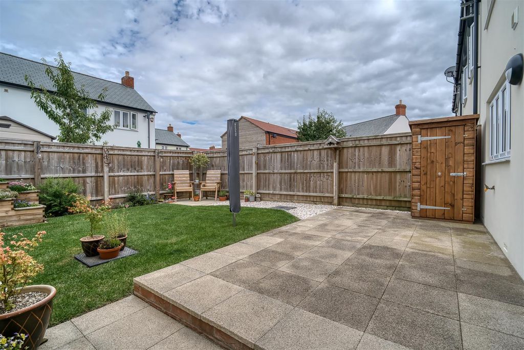 Property photo 3 of 11 Garden