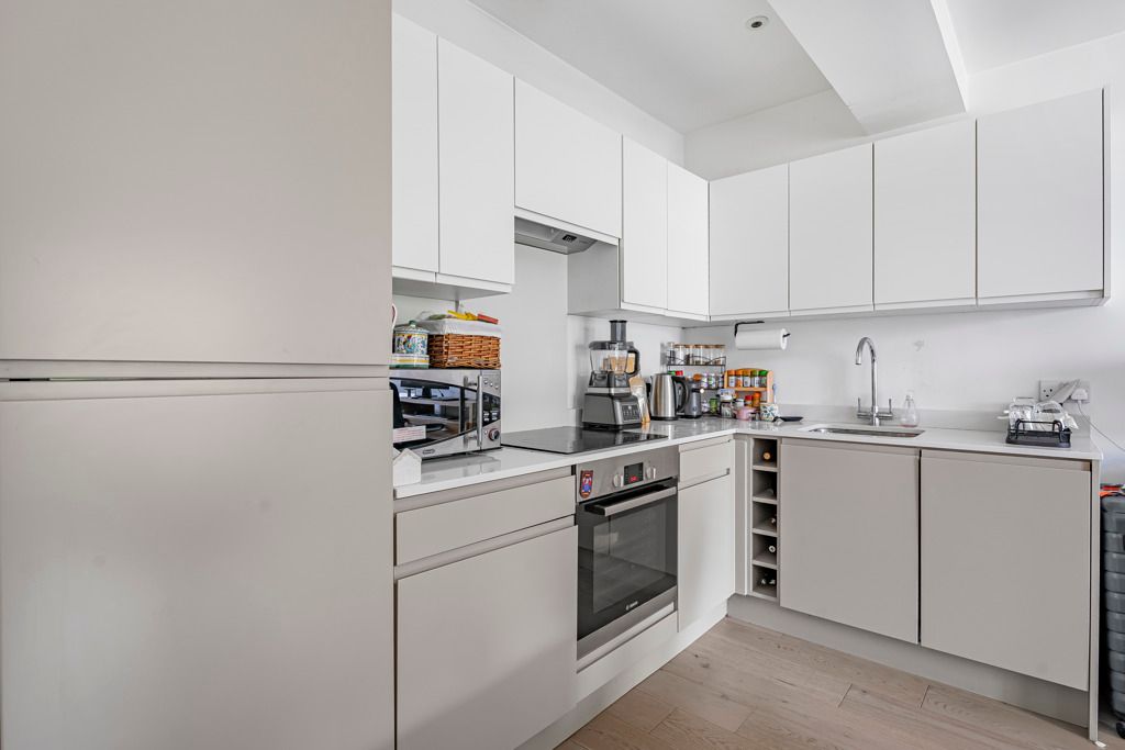 Property photo 3 of 10 Kitchen