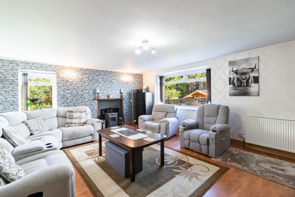Property photo 3 of 47 Lounge