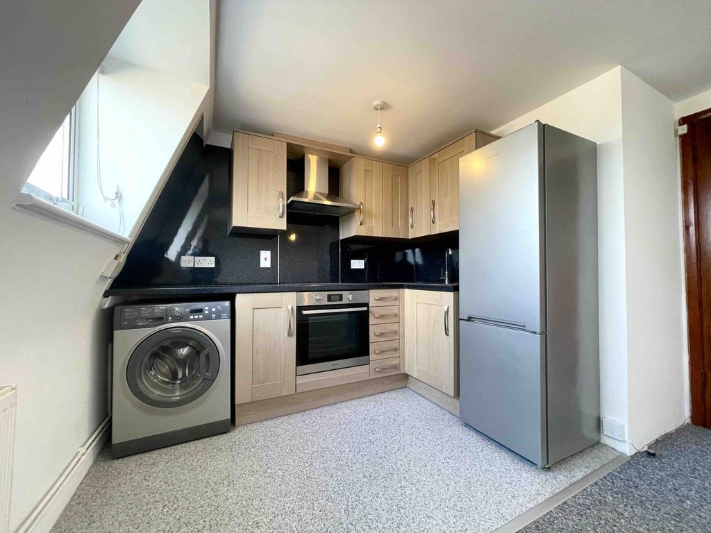 Property photo 3 of 9 Gallery