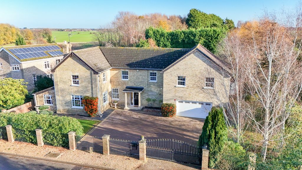 Property photo 1 of 64 4712600