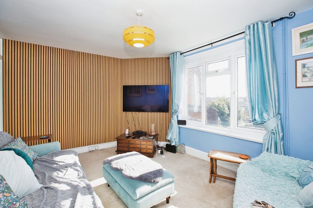 Property photo 3 of 19