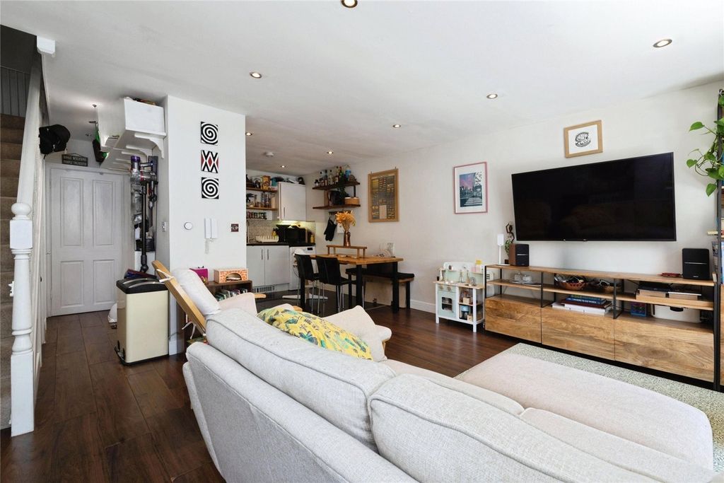 Property photo 2 of 12 Picture No. 28
