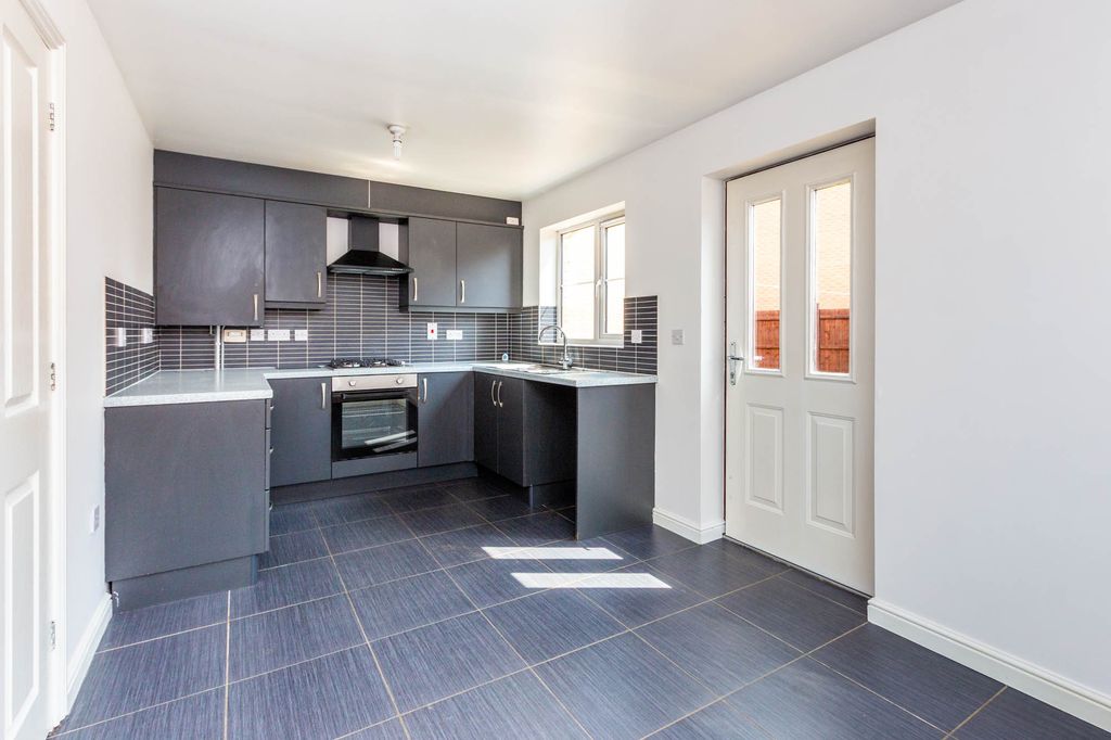 Property photo 2 of 14 Kitchen/Dining Room