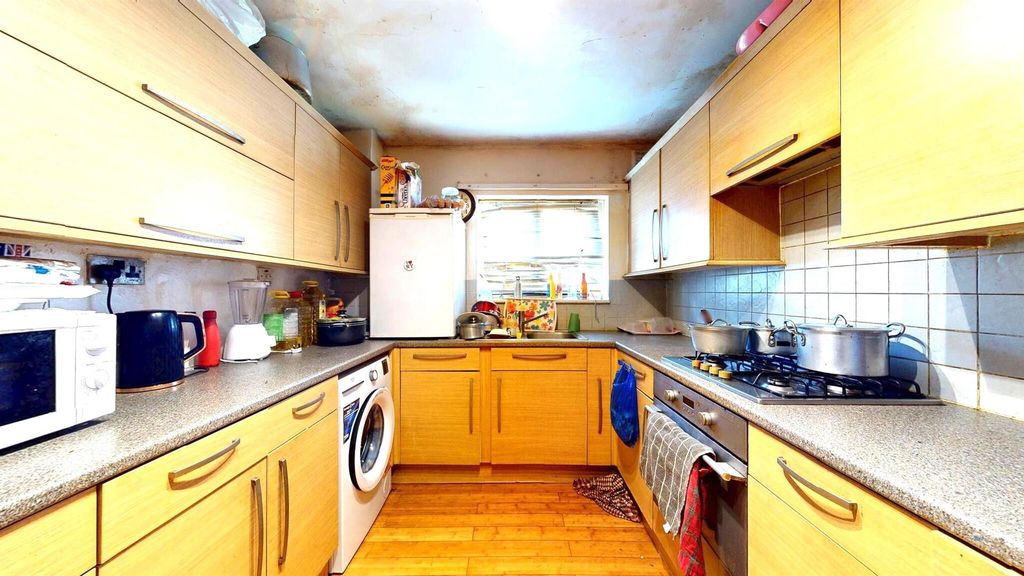 Property photo 3 of 8 Flat For Sale In Prince Regent Lane By Barrain Lon