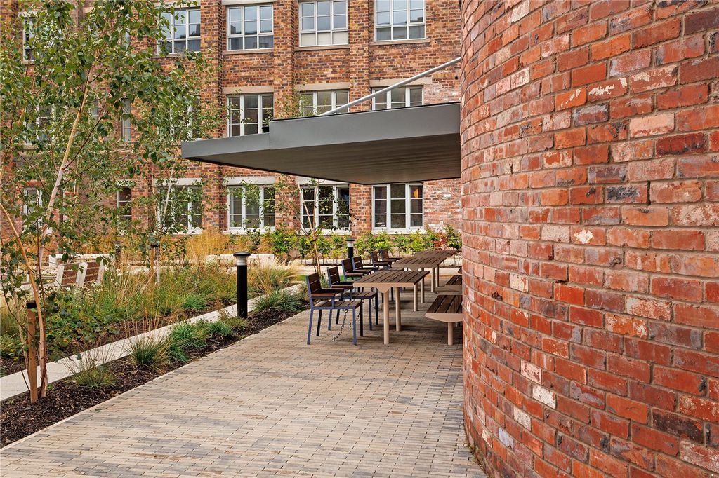 Property photo 1 of 17 External