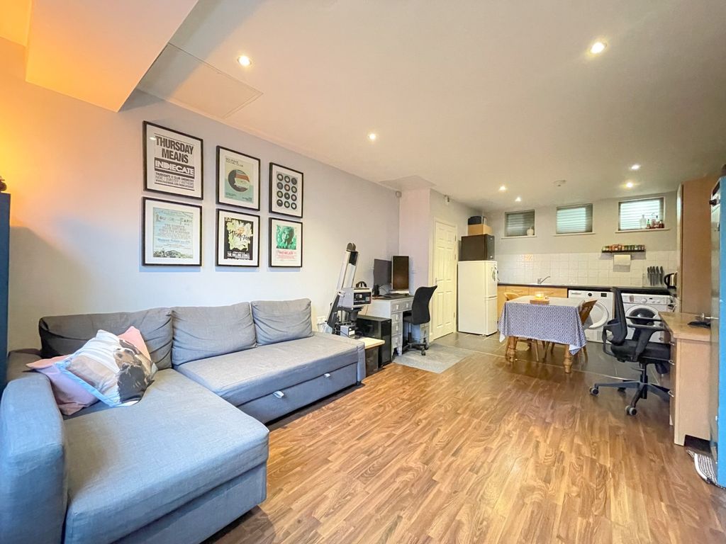 Property photo 2 of 10 3821273