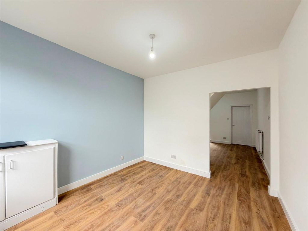 Property photo 3 of 15 Sitting Room